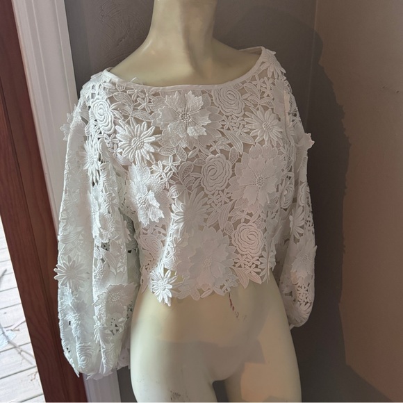 Milly 3D Floral Embroidered Camila crop top in white size 2 - Picture 2 of 13